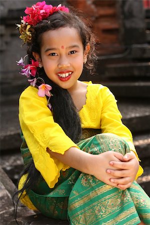 Balinese  Girl In Traditional Dress Stock Photo - Budget Royalty-Free & Subscription, Code: 400-04546251