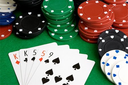 A poker hand with two pair on a green felt table Stock Photo - Budget Royalty-Free & Subscription, Code: 400-04546603