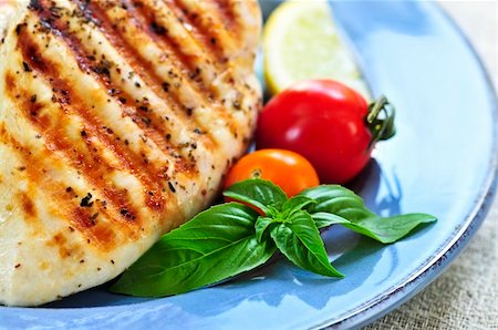 simsearch:400-04864579,k - Grilled chicken breasts on a plate with fresh vegetables Stock Photo - Budget Royalty-Free & Subscription, Code: 400-04546808