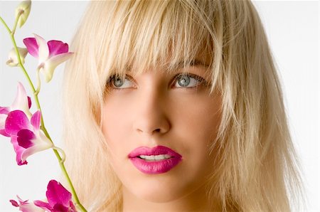 simsearch:400-06096871,k - classic beauty style portrait of blond girl with flowers Stock Photo - Budget Royalty-Free & Subscription, Code: 400-04547253