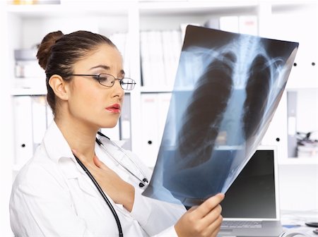 simsearch:400-04178933,k - Portrait of female doctor examining x-ray picture Stock Photo - Budget Royalty-Free & Subscription, Code: 400-04548626