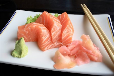 simsearch:633-01274958,k - sushi salmon Photographie de stock - Aubaine LD & Abonnement, Code: 400-04549845