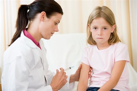 simsearch:400-04513453,k - Doctor giving needle to young girl in exam room Stock Photo - Budget Royalty-Free & Subscription, Code: 400-04540611