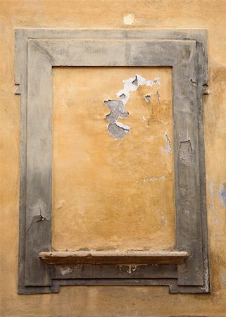 simsearch:400-05905283,k - Typical window in Tuscany, bricked-up and with flaking paint. Photographie de stock - Aubaine LD & Abonnement, Code: 400-04540678