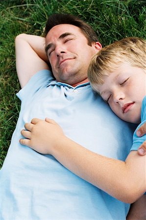 simsearch:400-04046012,k - Father and son lying outdoors sleeping Stockbilder - Microstock & Abonnement, Bildnummer: 400-04541218