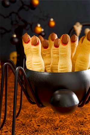 finger cookie - Halloween cookies witch's fingers Photographie de stock - Aubaine LD & Abonnement, Code: 400-04541412