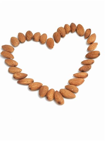 Heart made of nuts of almonds on a white background Photographie de stock - Aubaine LD & Abonnement, Code: 400-04541722