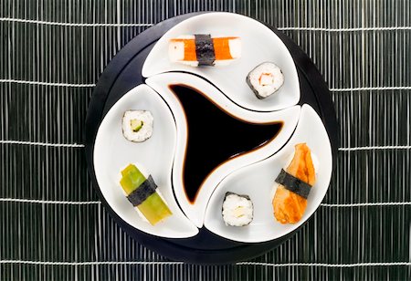 a plate with different kinds of sushi Foto de stock - Royalty-Free Super Valor e Assinatura, Número: 400-04542719