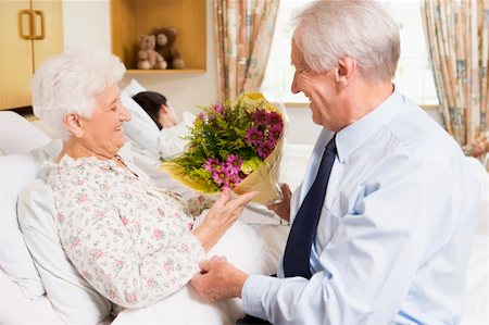 simsearch:400-04307817,k - Senior Man Giving Flowers To His Wife In Hospital Stock Photo - Budget Royalty-Free & Subscription, Code: 400-04543679