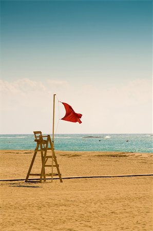 A lifeguard station flying the red flag on a beach in Spain. Foto de stock - Super Valor sin royalties y Suscripción, Código: 400-04554109