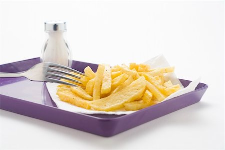 simsearch:400-07167361,k - bowl of homemade chips isolation on a white background Photographie de stock - Aubaine LD & Abonnement, Code: 400-04554286