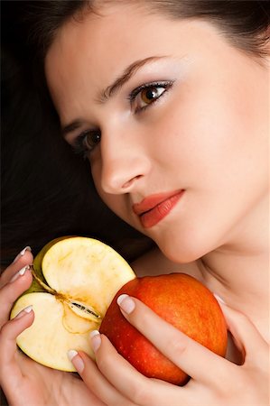 Beautiful woman with two half of apple Foto de stock - Super Valor sin royalties y Suscripción, Código: 400-04554669