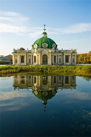 simsearch:400-04275134,k - Grotto pavilion with beautiful reflection in park Kuskovo, Moscow, Russia Stockbilder - Microstock & Abonnement, Bildnummer: 400-04555259