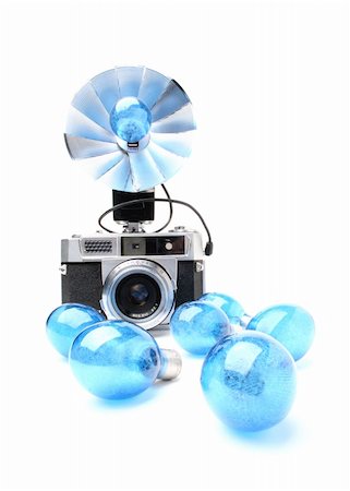 simsearch:400-04527928,k - Old camera with blue daylight balanced flash bulbs. Foto de stock - Super Valor sin royalties y Suscripción, Código: 400-04555632