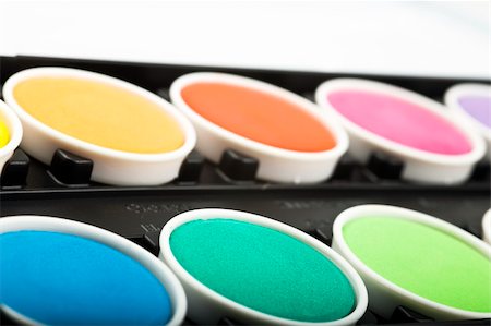 educazione all'uso del vaso - Multicolored water color box on white background Fotografie stock - Microstock e Abbonamento, Codice: 400-04556409