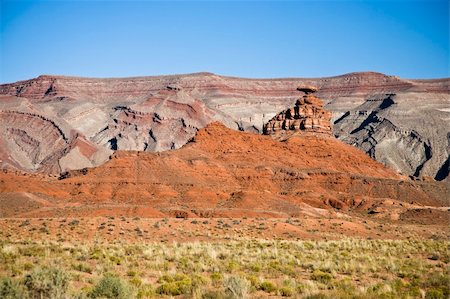 simsearch:400-05064360,k - Mexican Hat Rock - uniquely sombrero-shaped rock Stock Photo - Budget Royalty-Free & Subscription, Code: 400-04556490