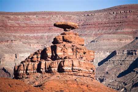 simsearch:400-05064360,k - Mexican Hat Rock - uniquely sombrero-shaped rock Stock Photo - Budget Royalty-Free & Subscription, Code: 400-04556491