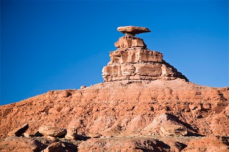 simsearch:400-05064360,k - Mexican Hat Rock - uniquely sombrero-shaped rock Stock Photo - Budget Royalty-Free & Subscription, Code: 400-04556609