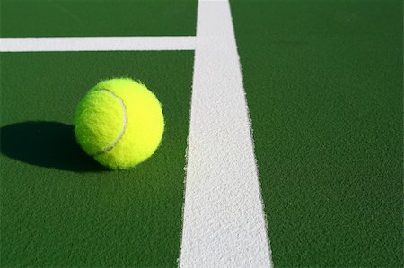 A tennis court on a bright an sunny day Foto de stock - Royalty-Free Super Valor e Assinatura, Número: 400-04556617