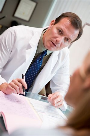 simsearch:400-04021788,k - Doctor in discussion with patient in IVF clinic Stock Photo - Budget Royalty-Free & Subscription, Code: 400-04556698