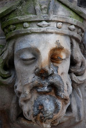 st martins - Statue of a king on St. Martin's church in Birmingham, England Stockbilder - Microstock & Abonnement, Bildnummer: 400-04557363