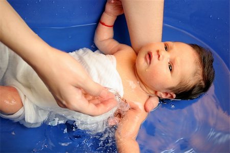 A baby girl in a bathtub at her mother Stock Photo - Budget Royalty-Free & Subscription, Code: 400-04558045