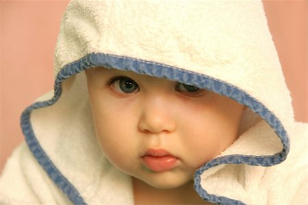 simsearch:400-04986804,k - portrait of a baby with hood Stockbilder - Microstock & Abonnement, Bildnummer: 400-04558049