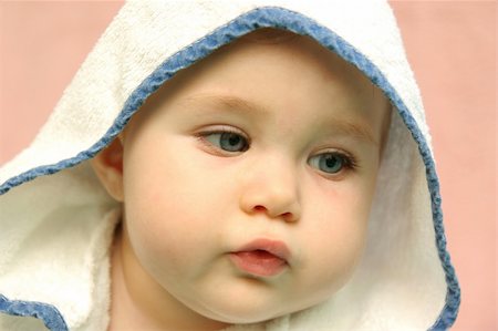 simsearch:400-06073989,k - portrait of a baby with hood Photographie de stock - Aubaine LD & Abonnement, Code: 400-04558050