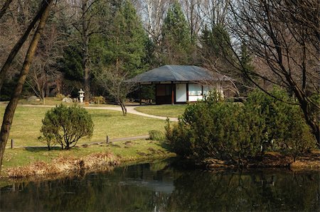 simsearch:400-04280864,k - Japanese garden with tea room and a pond in early spring Foto de stock - Super Valor sin royalties y Suscripción, Código: 400-04558364