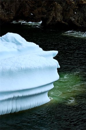 A close view of a massive iceberg stuck in a small bay off the coast of Newfounland, Canada. Photographie de stock - Aubaine LD & Abonnement, Code: 400-04559340