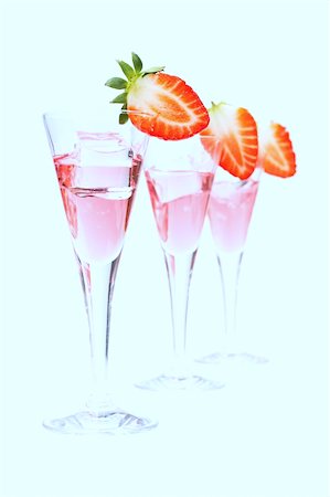A three glasses of fresh strawberry cocktail with ice cube isolated on white background. Shallow depth of field Photographie de stock - Aubaine LD & Abonnement, Code: 400-04559549
