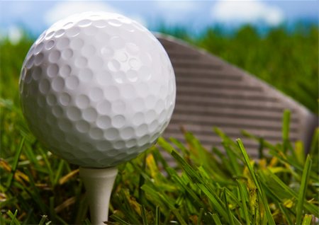 range shooting - Golf ball on tee in grass. Foto de stock - Super Valor sin royalties y Suscripción, Código: 400-04550507