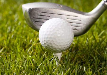 range shooting - Golf ball on tee in grass. Foto de stock - Super Valor sin royalties y Suscripción, Código: 400-04550520