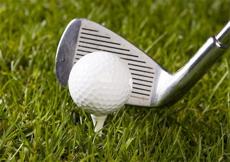 range shooting - Golf ball on tee in grass. Foto de stock - Super Valor sin royalties y Suscripción, Código: 400-04550535