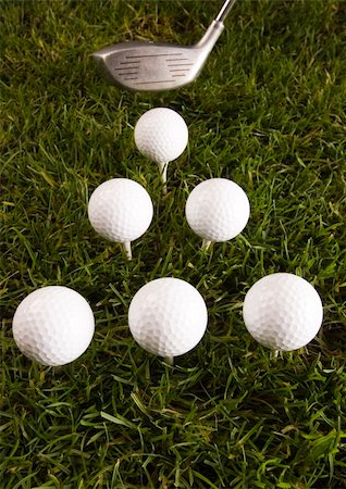 range shooting - Golf ball on tee in grass. Foto de stock - Super Valor sin royalties y Suscripción, Código: 400-04550531