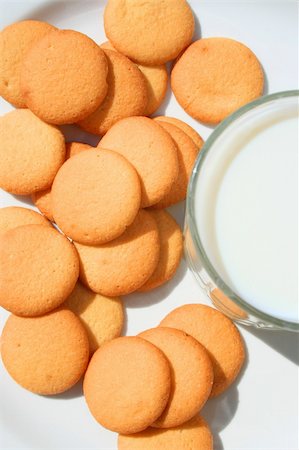 Close up of vanilla cookies and a glass of milk. Stock Photo - Budget Royalty-Free & Subscription, Code: 400-04551522
