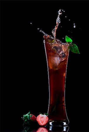 simsearch:400-08977333,k - View of strawberry juice splashing out of glass on black back Stock Photo - Budget Royalty-Free & Subscription, Code: 400-04552087