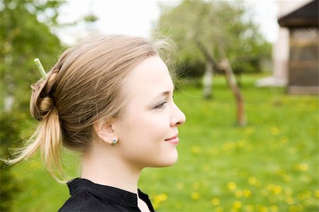 simsearch:400-03983962,k - Nature Portrait. Young Lady Relaxing In The Garden. Fotografie stock - Microstock e Abbonamento, Codice: 400-04564354