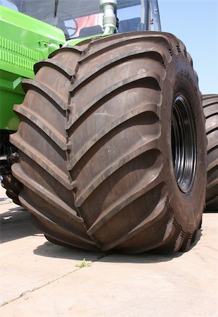 simsearch:400-04779873,k - industry machine tires view Foto de stock - Super Valor sin royalties y Suscripción, Código: 400-04564633