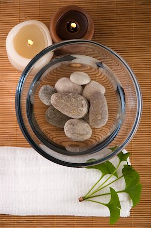 simsearch:630-03479368,k - alternative medicine. ginkgo biloba bath items on the bamboo tray. spa Stockbilder - Microstock & Abonnement, Bildnummer: 400-04564885