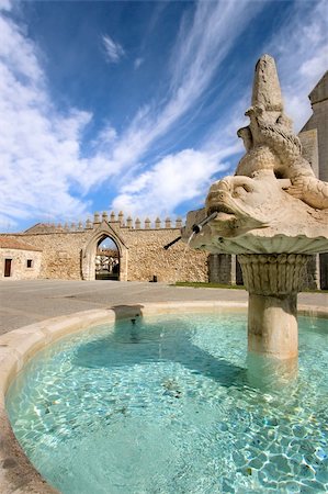 simsearch:400-05079593,k - Courtyard of the monastery of strikes, Burgos (Spain) Stock Photo - Budget Royalty-Free & Subscription, Code: 400-04566019