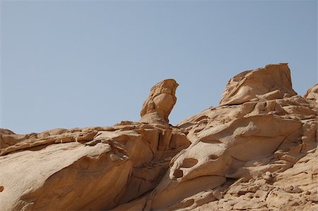 Aerated falcon sculpture in Sinai desert Foto de stock - Super Valor sin royalties y Suscripción, Código: 400-04566155