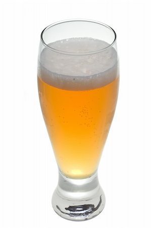 A pint of cold beer in a tall glass, ready to be drunk. Stockbilder - Microstock & Abonnement, Bildnummer: 400-04566387