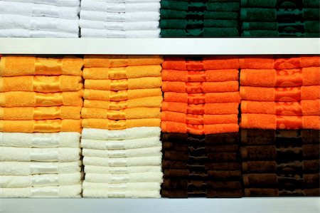 simsearch:400-06564793,k - Big shelf with bunch of colorful towels Photographie de stock - Aubaine LD & Abonnement, Code: 400-04566643