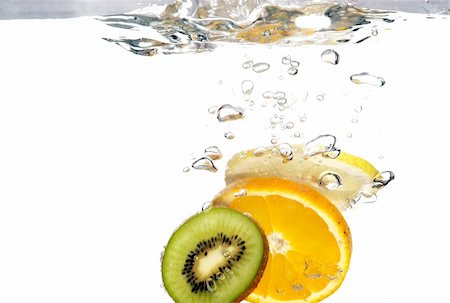 Splash of fruitsi slice to water with bubbles of air Stock Photo - Budget Royalty-Free & Subscription, Code: 400-04567274