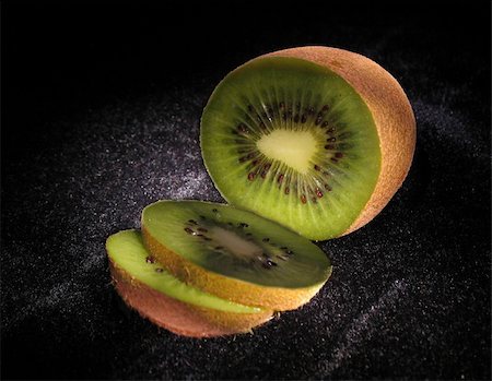 simsearch:400-04553701,k - Jucy green kiwi on black velvet Stock Photo - Budget Royalty-Free & Subscription, Code: 400-04567481