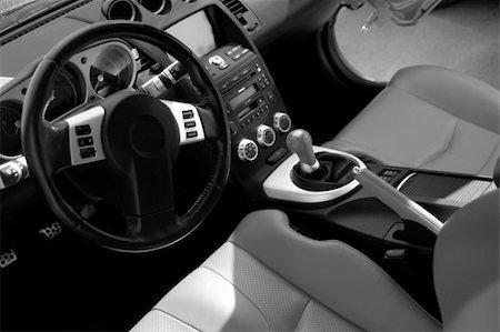 simsearch:400-04955435,k - Modern sport car interior: brown wood and leather Foto de stock - Super Valor sin royalties y Suscripción, Código: 400-04567605