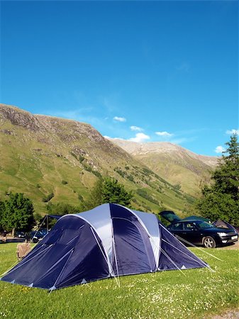 Blue family tent in camping ground with mountains behind and clear blue sky Photographie de stock - Aubaine LD & Abonnement, Code: 400-04568669