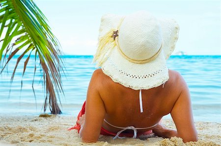 simsearch:400-05906960,k - View of nice woman having fun on tropical beach Photographie de stock - Aubaine LD & Abonnement, Code: 400-04569679