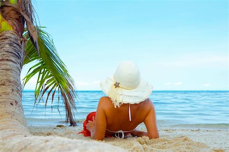 simsearch:400-05906960,k - View of nice woman having fun on tropical beach Photographie de stock - Aubaine LD & Abonnement, Code: 400-04569695